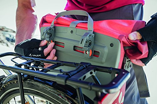 Sacoches de vélo doubles pour roue arrière de volume 48 l en matière bâche sans PVC, VAUDE Aqua Back faciles à installer